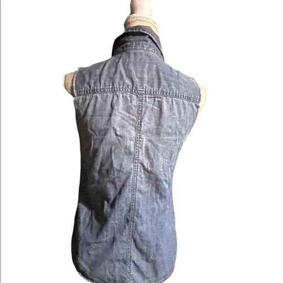 Feed USA + Target | EUC Women’s Sleeveless Denim Chambray Utility Shirt Small - Picture 4 of 11